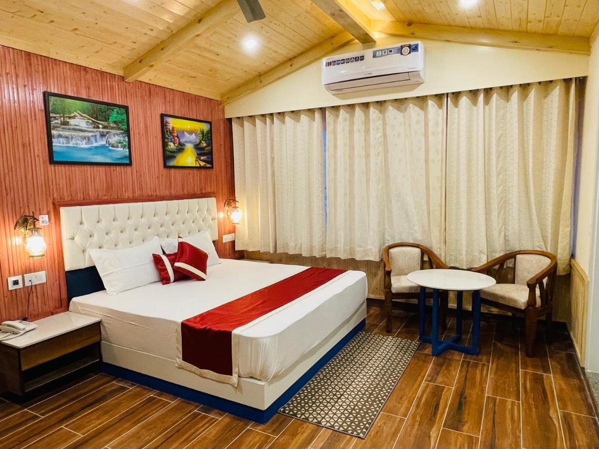 Hotel Wood Stock Luxury - A Boutique Property - Penthouse - Open Air Restaurant & Terrace Kasauli Exterior foto