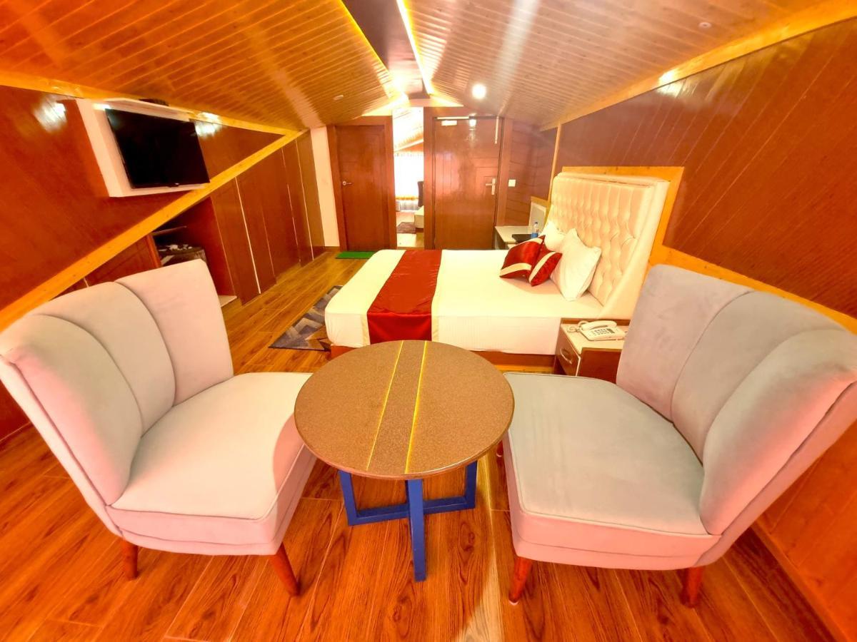 Hotel Wood Stock Luxury - A Boutique Property - Penthouse - Open Air Restaurant & Terrace Kasauli Exterior foto