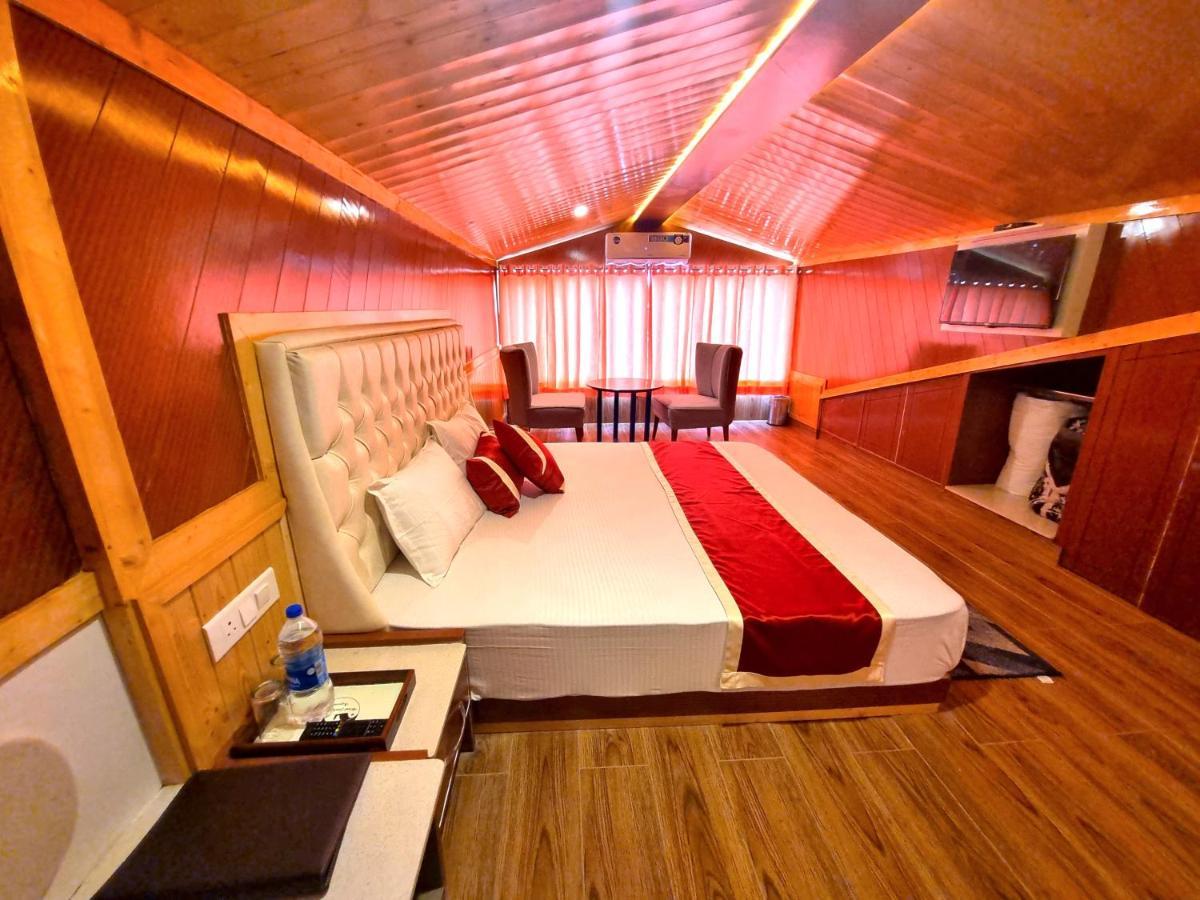 Hotel Wood Stock Luxury - A Boutique Property - Penthouse - Open Air Restaurant & Terrace Kasauli Exterior foto
