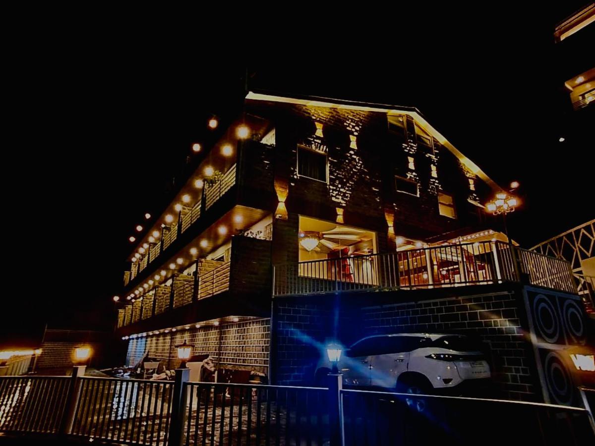 Hotel Wood Stock Luxury - A Boutique Property - Penthouse - Open Air Restaurant & Terrace Kasauli Exterior foto