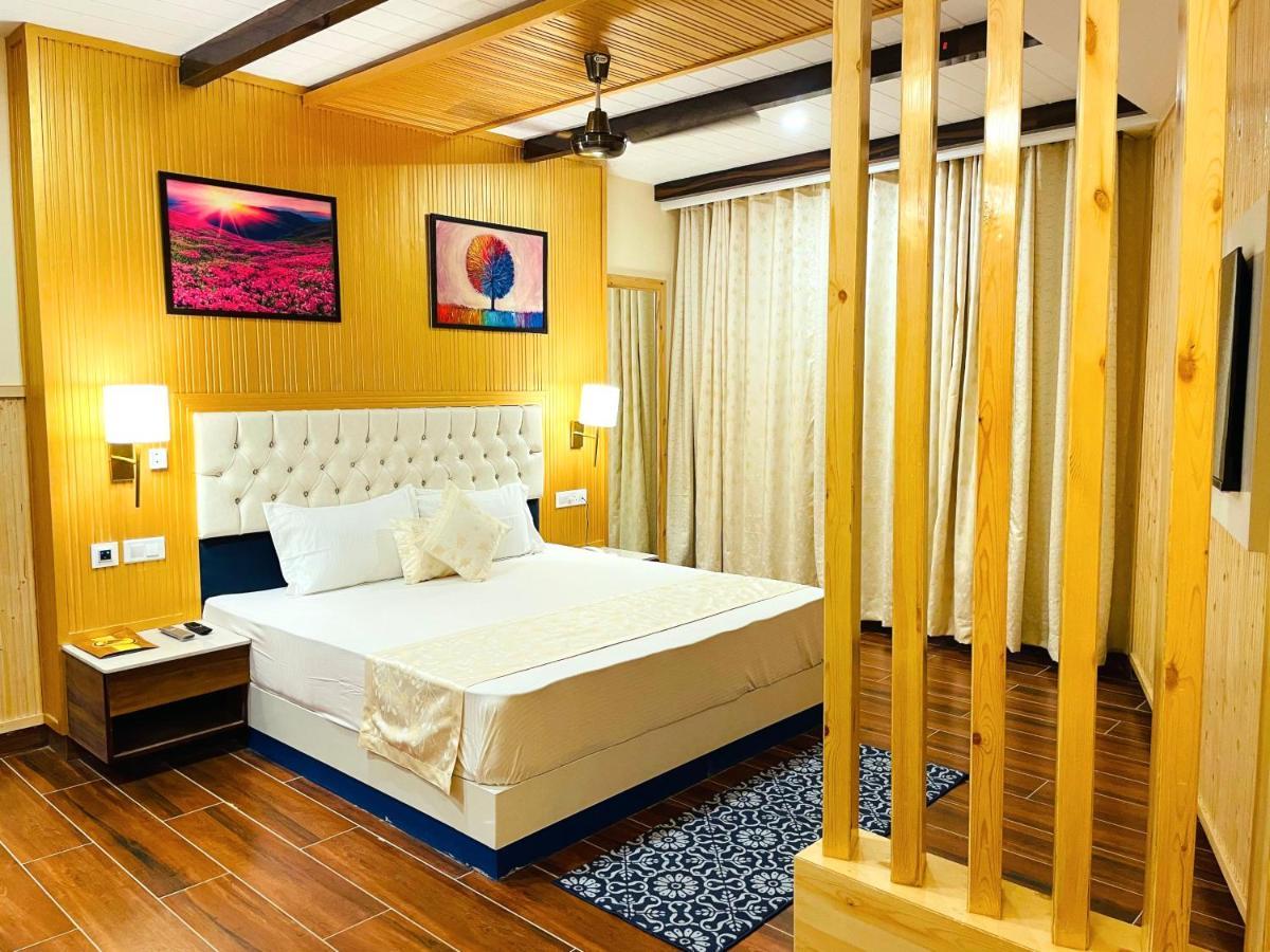 Hotel Wood Stock Luxury - A Boutique Property - Penthouse - Open Air Restaurant & Terrace Kasauli Exterior foto