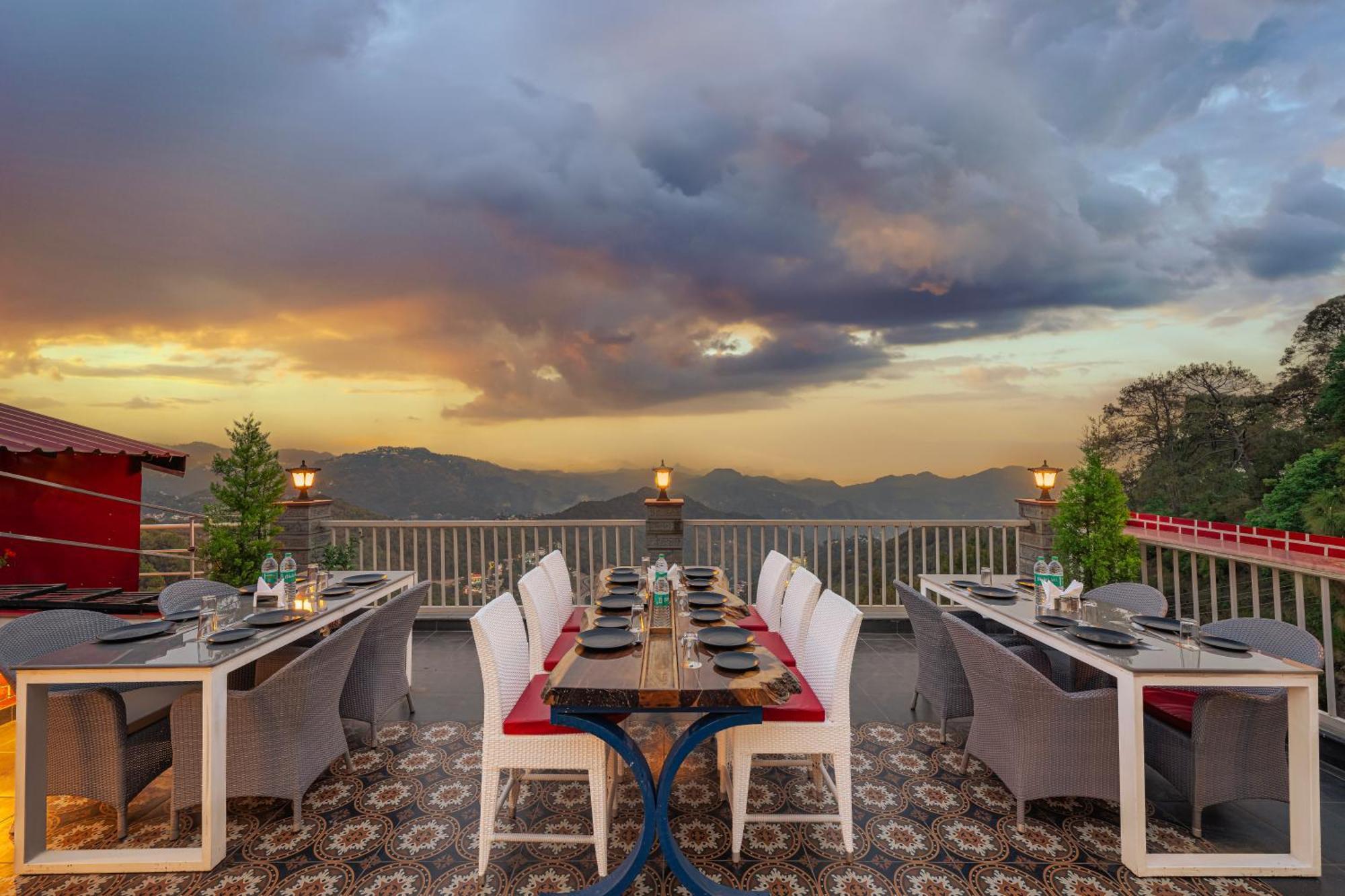 Hotel Wood Stock Luxury - A Boutique Property - Penthouse - Open Air Restaurant & Terrace Kasauli Exterior foto