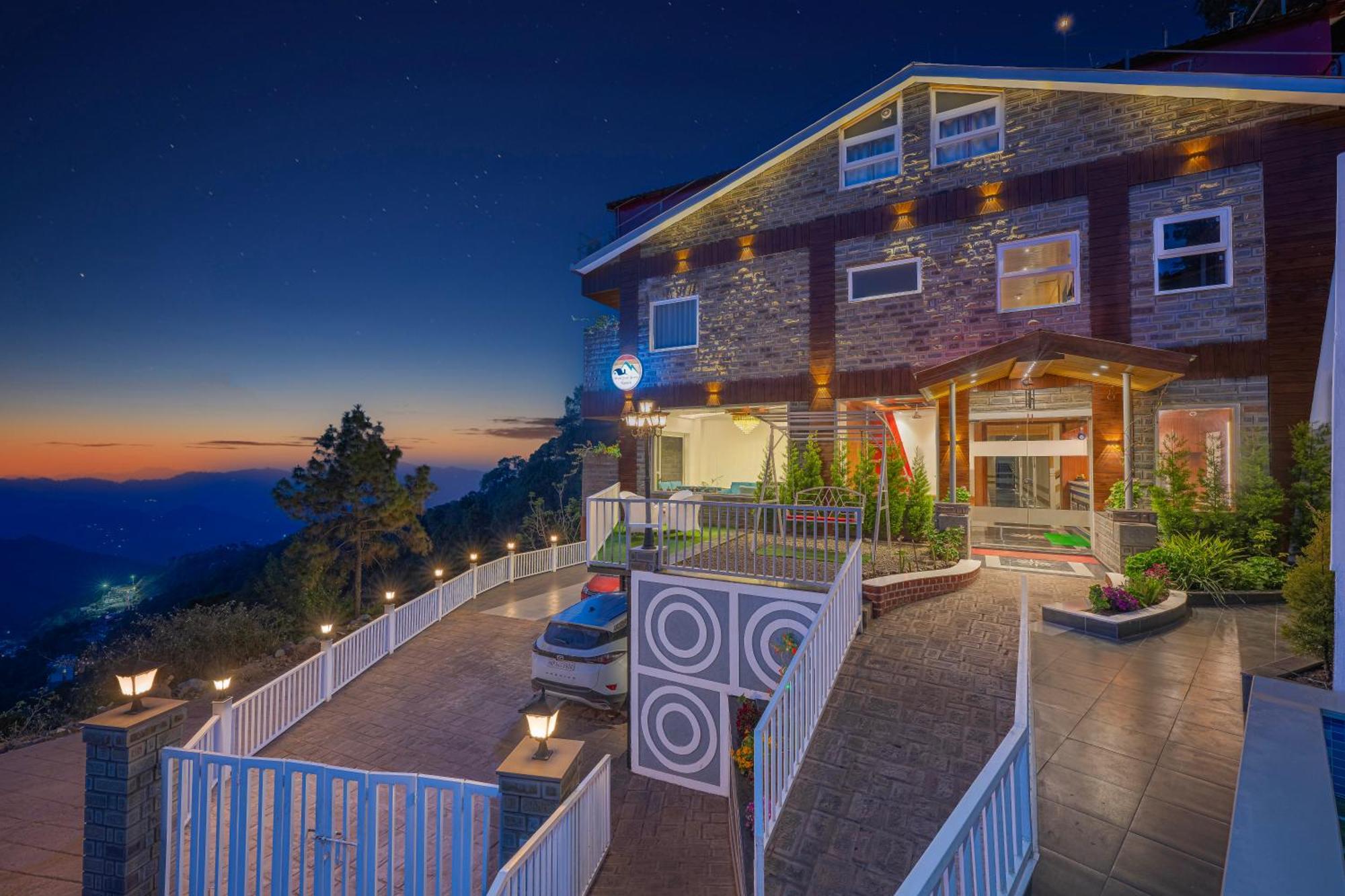 Hotel Wood Stock Luxury - A Boutique Property - Penthouse - Open Air Restaurant & Terrace Kasauli Exterior foto